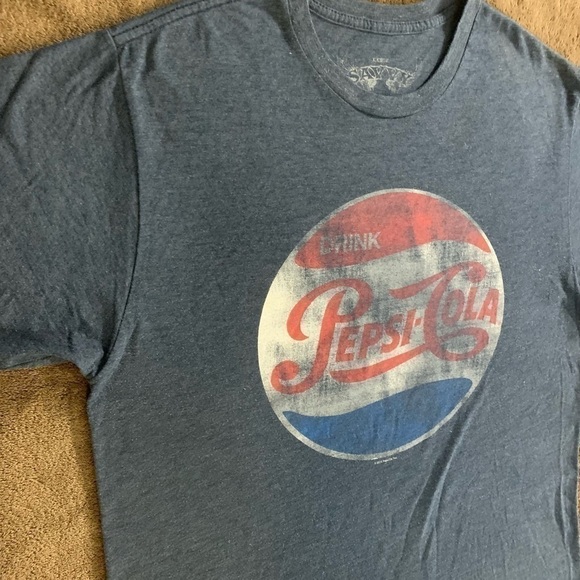 CLASSIC DRINK PEPSI VINTAGE LOOKING BOTTLECAP GRAPHIC 2016 PEPSICO LARGE T-SHIRT - Picture 6 of 9